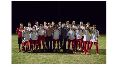 Caguas Sporting FC con el alcalde William Miranda Torres, en el partido de inauguración del Torneo Apertura. Suministrada