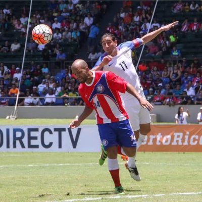 Juan Vélez defendiendo un balón en el partido ante los Estados Unidos el pasado mes de mayo 2016. Foto: Facebook