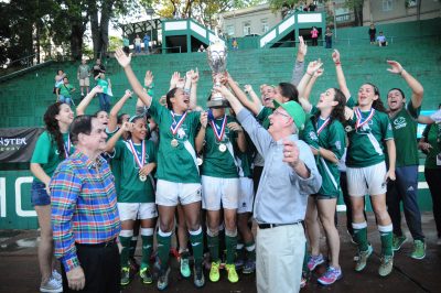 Las Juanas del Colegio se proclaman por primera vez en la historia campeonas en el fútbol femenino 2016. Suministrada LAI