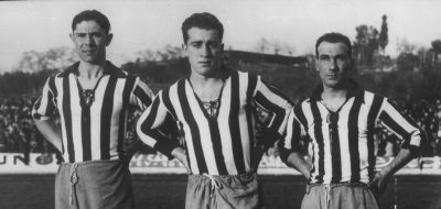 Los tres jugadores atléticos posando en garras antes de un encuentro. El centrocampista Eduardo Ordóñez (centro) dejó el Atlético en 1932. Cortesía MARCA