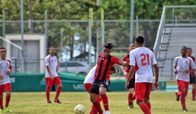 Eloy Matos del FC Mayaguez en un partido ante el Caguas Sporting FC de la Copa de la Excelencia III. Suministrada