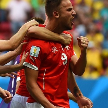 Suiza remonta y vence a Ecuador en el último minuto