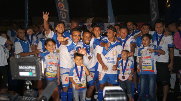 Héctor “Pito” Ramos logra el tricampeonato en El Salvador