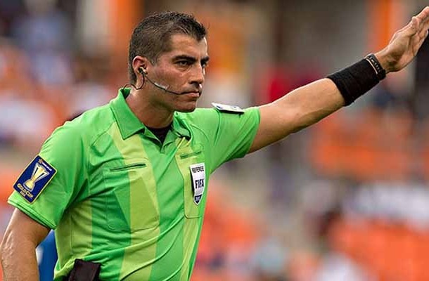 Javier Santos será el árbitro del partido inaugural