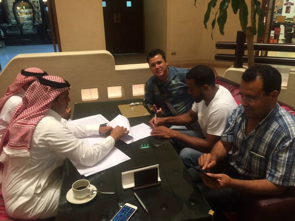 Firma Pito Ramos con el Al Qadasiyah