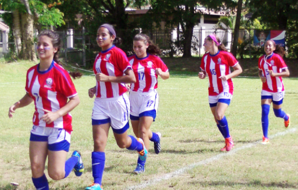 Se apuntan la primera de la clasificación vía goleada las de casa