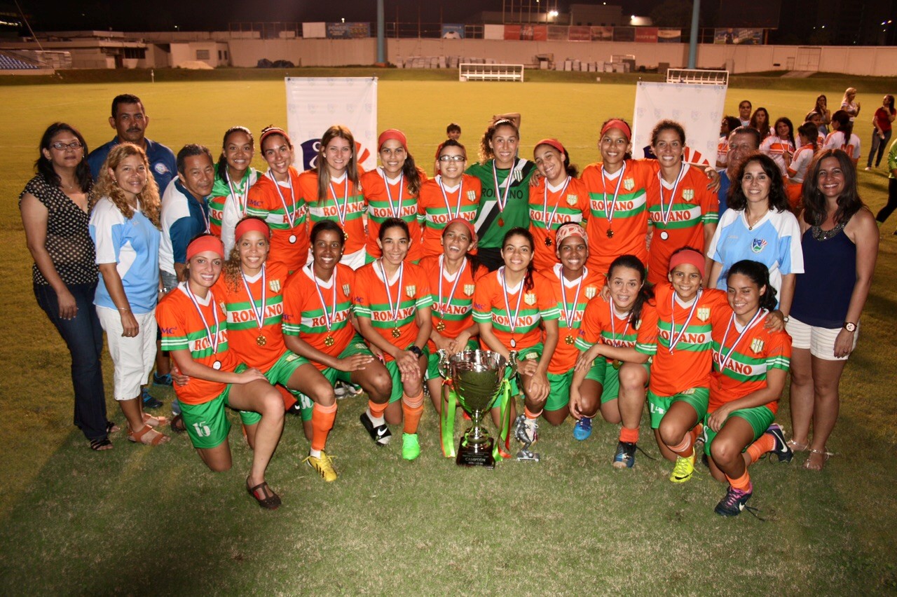 Sin convocatoria y contradicciones la Federación en el fútbol femenino