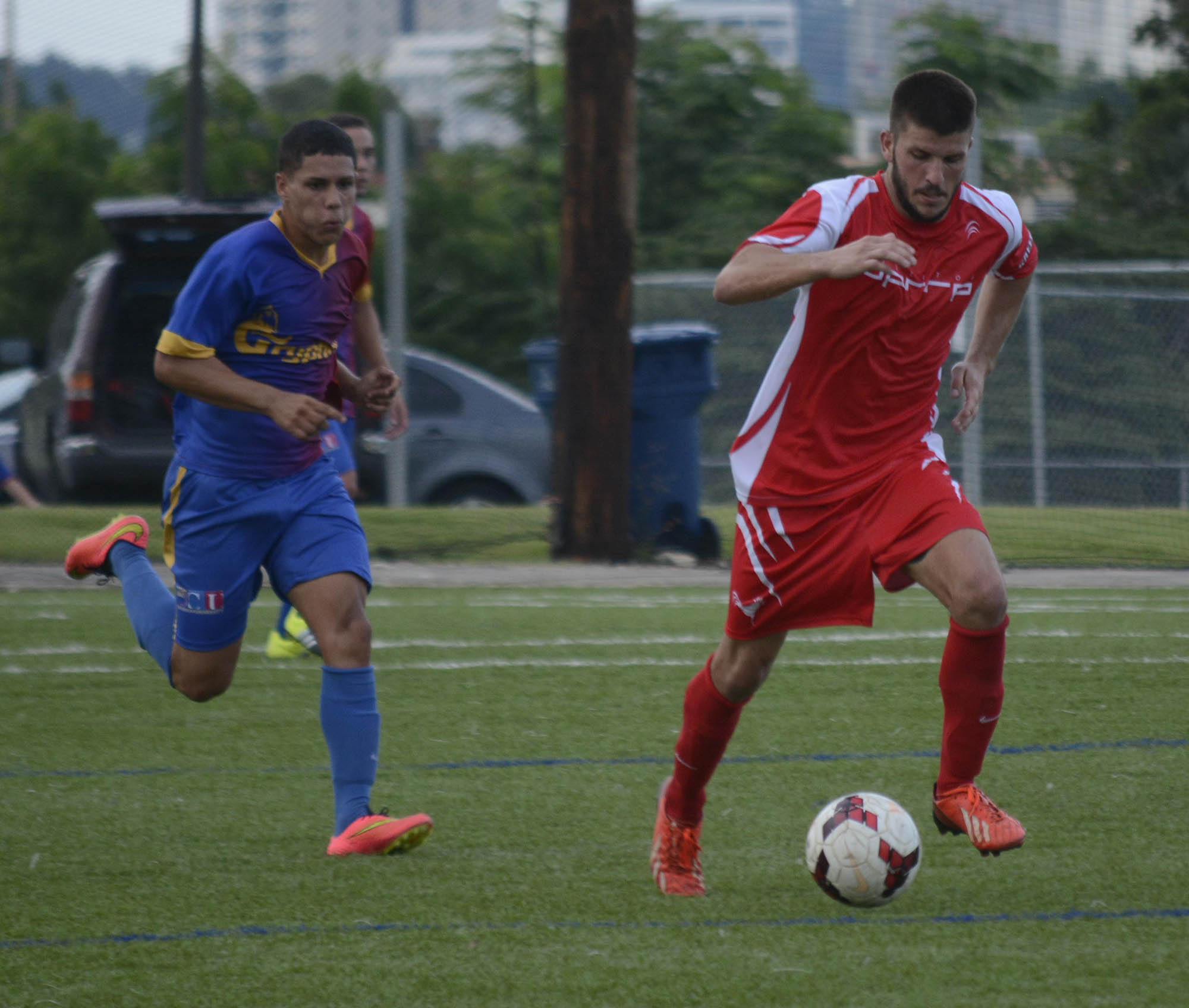 Sagrado lleva a dos oncenos contra la pared