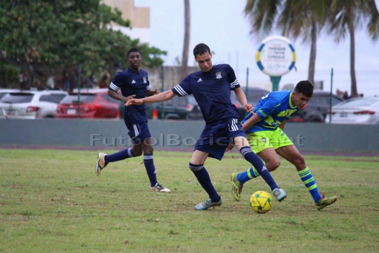 Dominante Barbosa ante el Bayamón FC