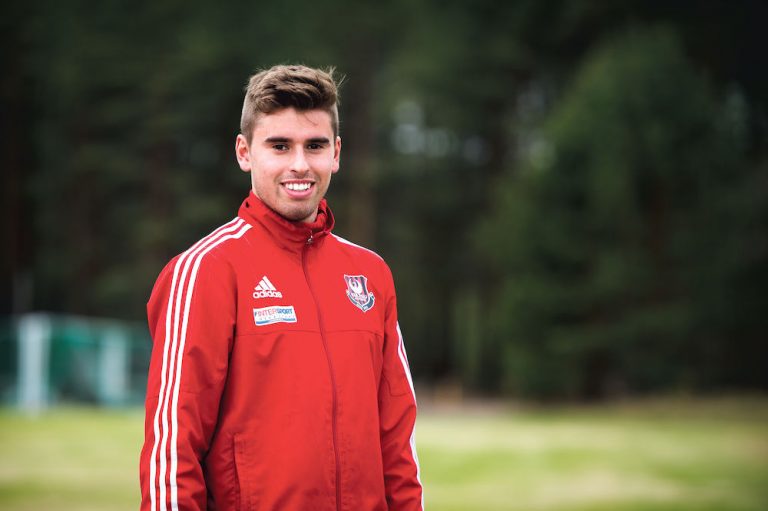 Alex Oikkonen anota dos goles en victoria del Kultsu