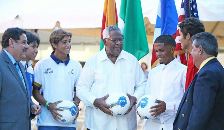 LLEVA ERIC LABRADOR EL MENSAJE DE NUEVOS ESTATUTOS A TRAVÉS DE LAS REGIONES DE LA ISLA