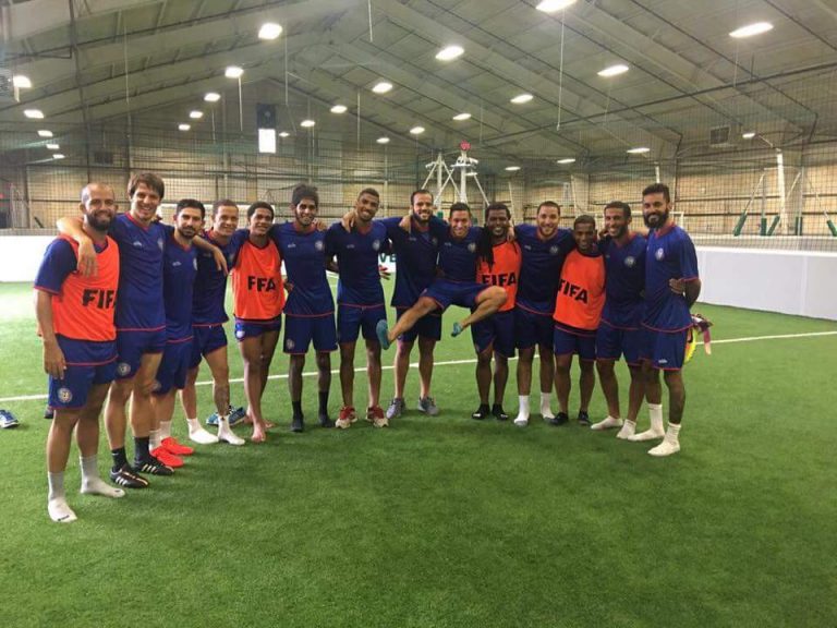 CONTRA VIENTO Y MAREA SIEMPRE VOY A LOS MÍOS