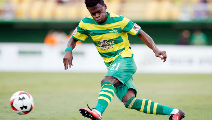 PRFC firma al hondureño Walter Ramírez