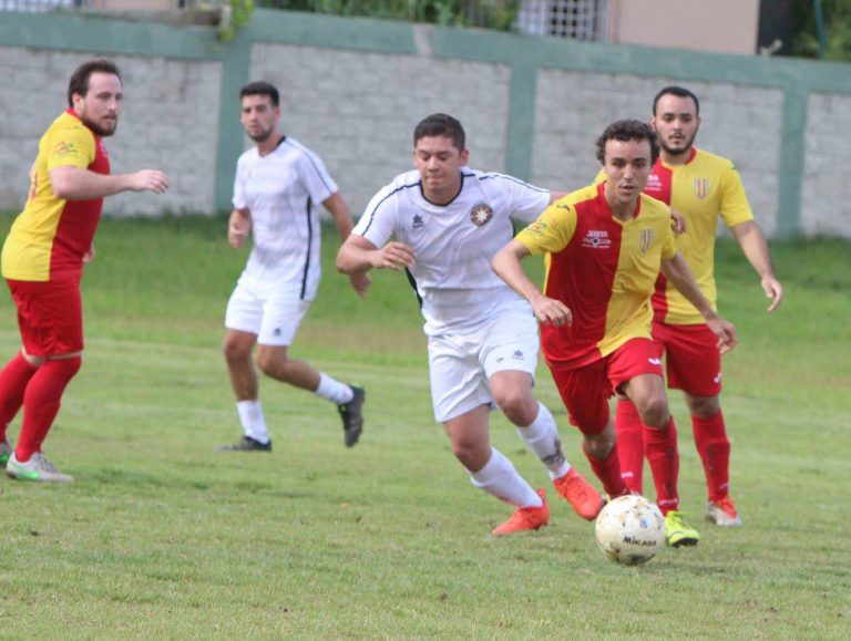 Partido amistoso en la Pista José Salaman Estrella