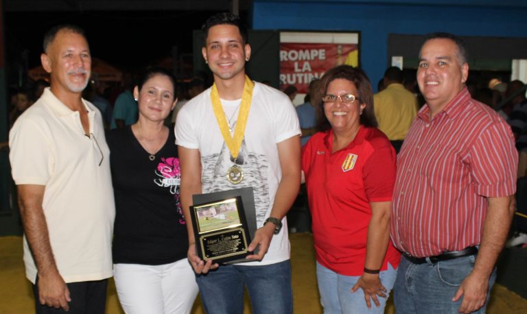 Destacado portero del Sporting recibe homenaje en su pueblo, Santa Isabel