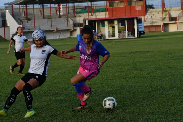 Segunda victoria del Superior Femenino ante Mirabelli SA