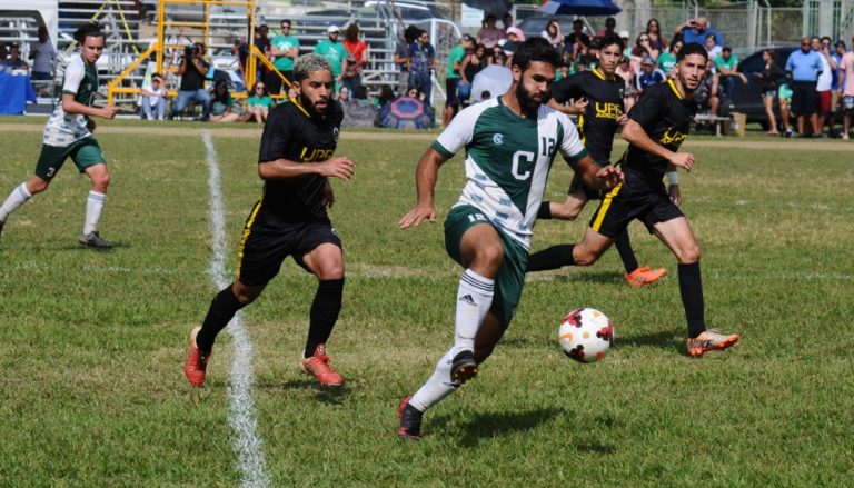 Colegio busca retener el título que poseen hace dos años en la cancha del fútbol universitario
