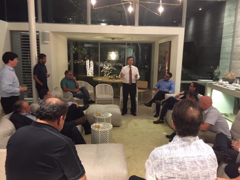 La empresa privada expresa su interés en el fútbol