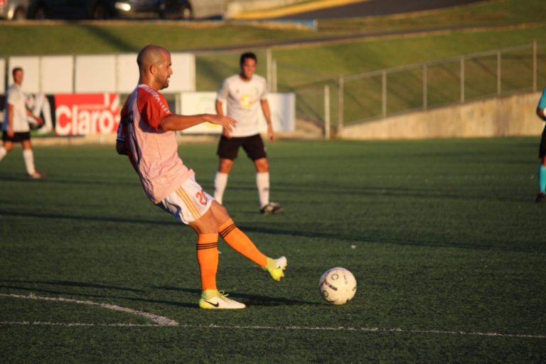 Repleta de goles, lucha y buen fútbol la 15ta jornada de la Liga Puerto Rico masculina
