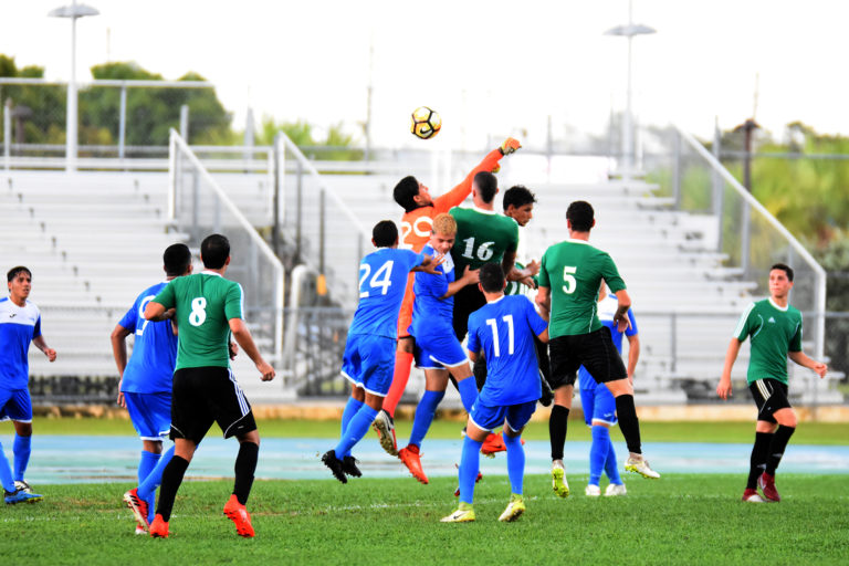 El triCAAMpeón gana en el inicio del fútbol LAI
