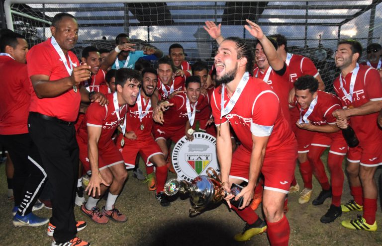 En la cuerda floja el torneo masculino de fútbol universitario