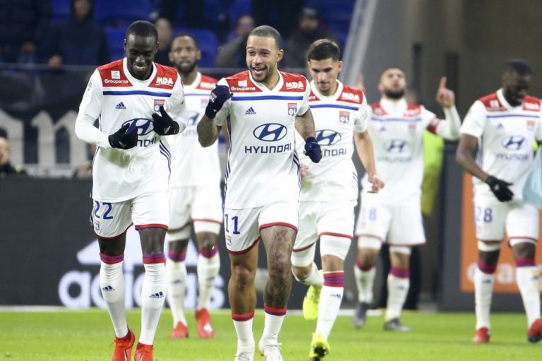 El Olympique de Lyon suspende temporalmente el sueldo de sus jugadores.