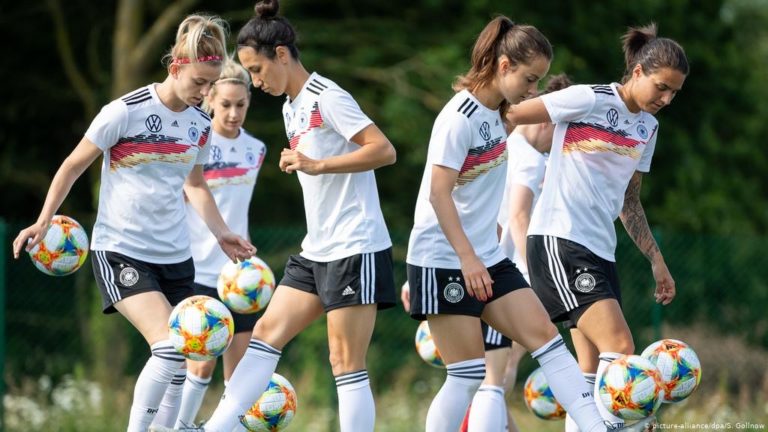 Lectura femenina para la cuarentena