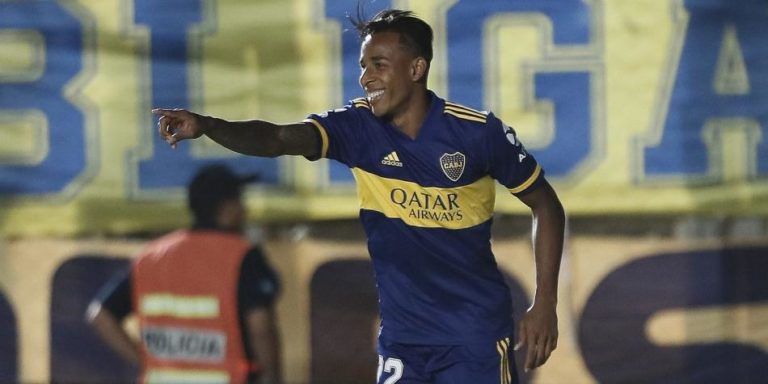 Delantero colombiano del Boca Juniors es acusado de violencia de género