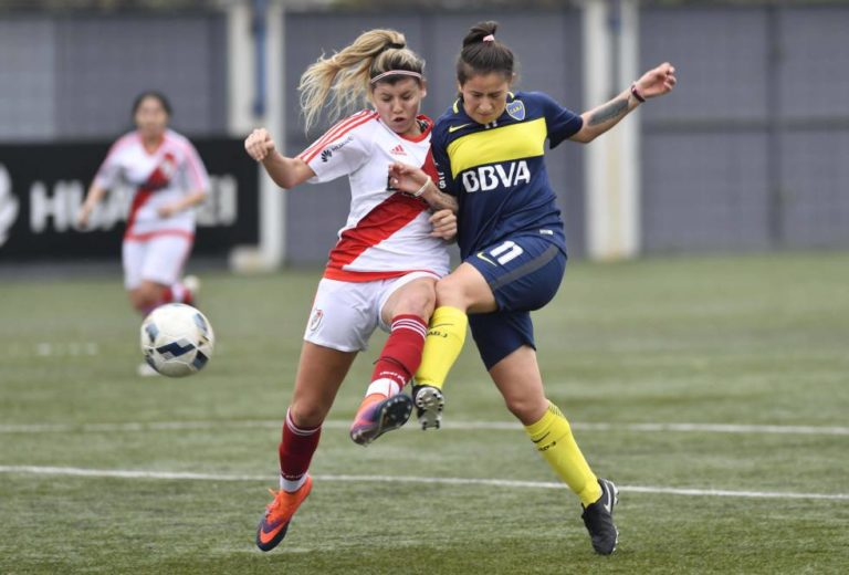Lesiones en la vida del fútbol femenino