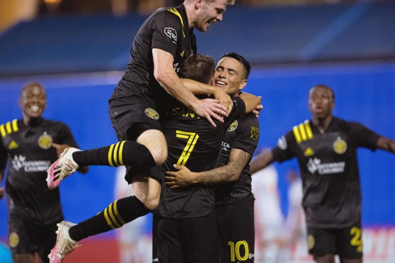 El Columbus Crew sella su pase a la siguiente ronda mientras que el Toronto se lleva el clásico canadiense