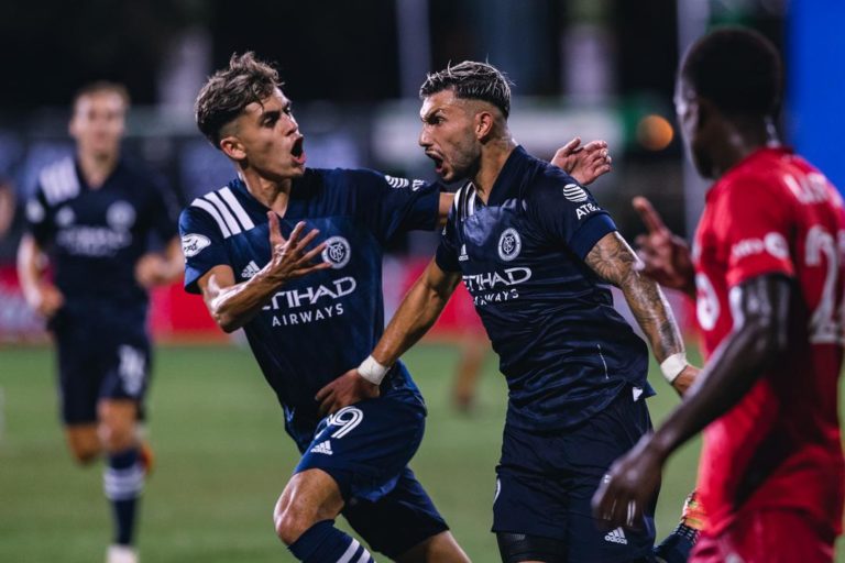 Golpe de autoridad del New York City y dramático triunfo en penales del Sporting Kansas City