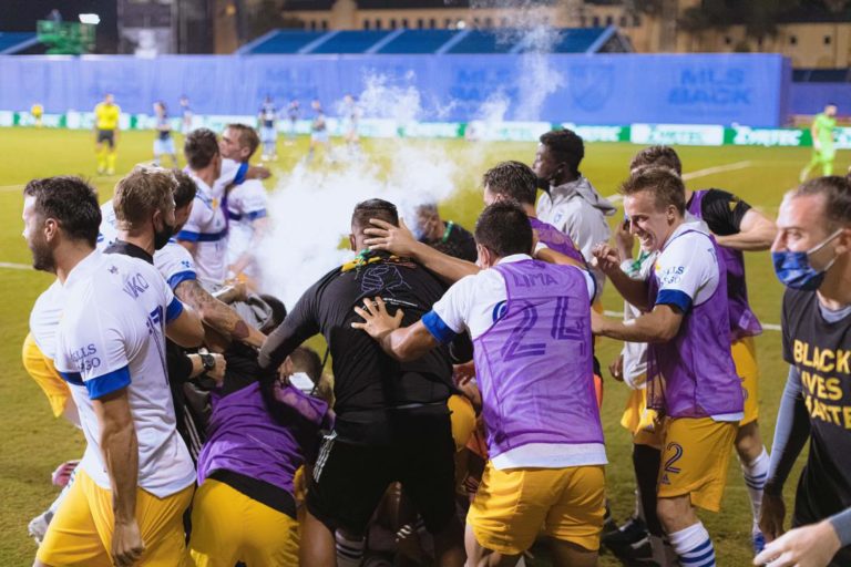 El San José Earthquakes le dió la vuelta al marcador para vencer al Vancouver Whitecaps