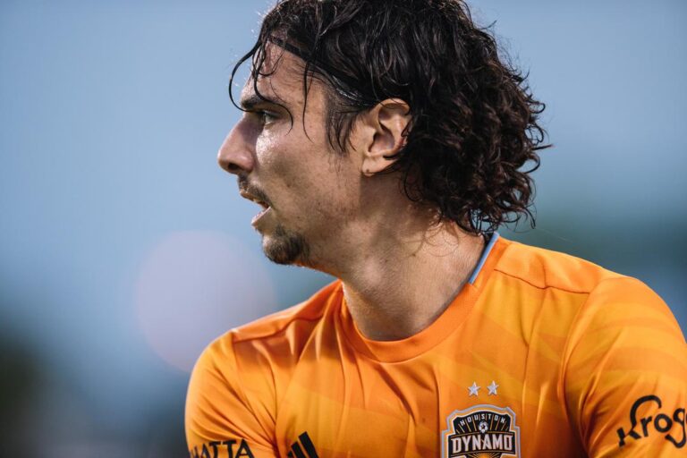 Zarek Valentín: “Mi abuela murió, y ella fue la persona que me hizo sentir orgulloso de ser puertorriqueño”