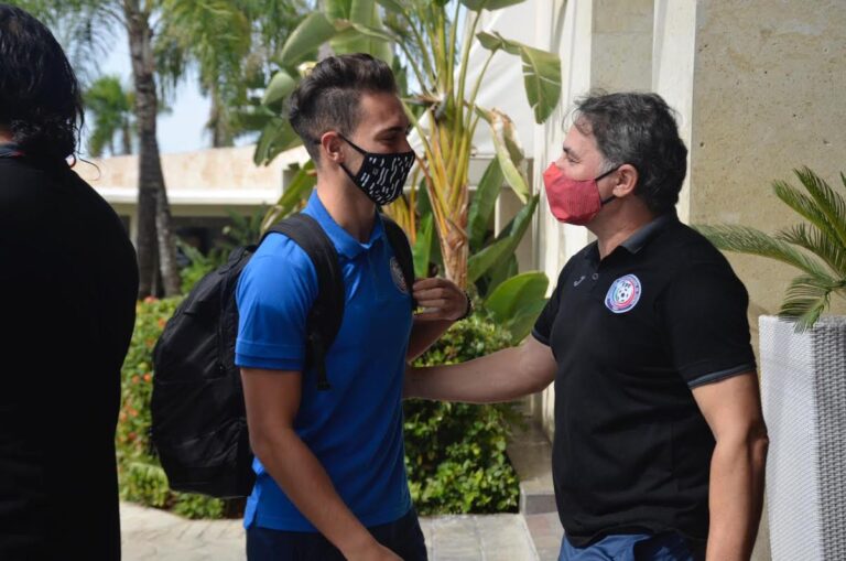 Llegan los jugadores del Huracán Azul a suelo dominicano