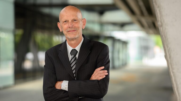 El Dr. Daniel Koch guiará a la UEFA y a los 12 países anfitriones de la EURO para maximizar la asistencia de aficionados Iris C. Ritter/fFuW