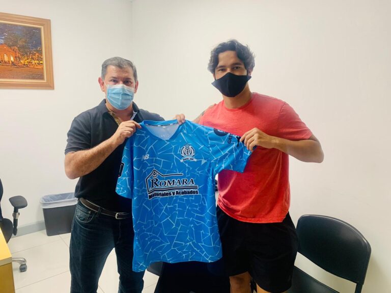 Gadiel Santiago firma con el club AD Municipal Santa Ana de Costa Rica
