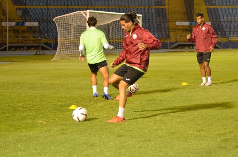 Puerto Rico hace reconocimiento de cancha previo al encuentro ante Guatemala