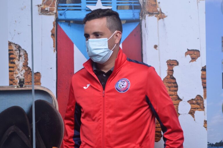 Anuncia su salida de la Selección femenina el asistente Elias Llabrés