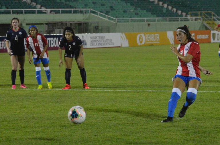 Dominicana y Puerto Rico empatan durante partido amistoso de fútbol femenino