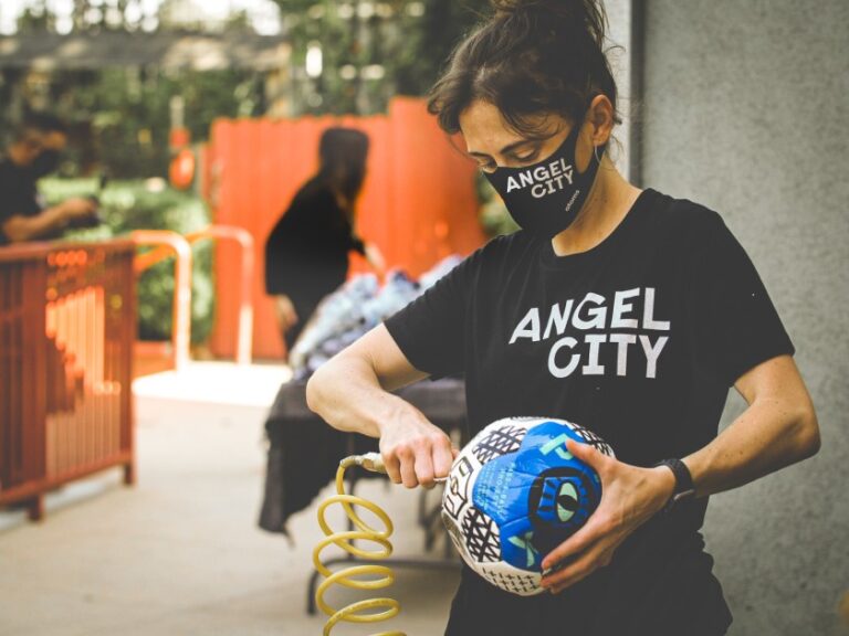 El Angel City cuenta con patrocinadores para obtener uniformes