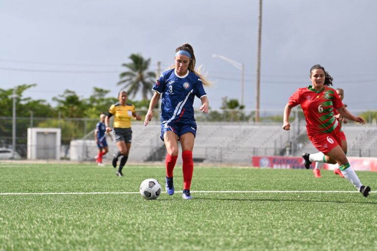 SIGUE INVICTO EL HURACÁN AZUL FEMENINO