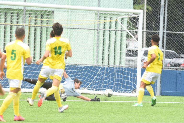 10 equipos por un campeonato en el fútbol universitario