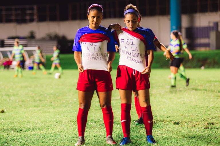 Protestan los #EstatutosRivera en partido de la Liga Puerto Rico