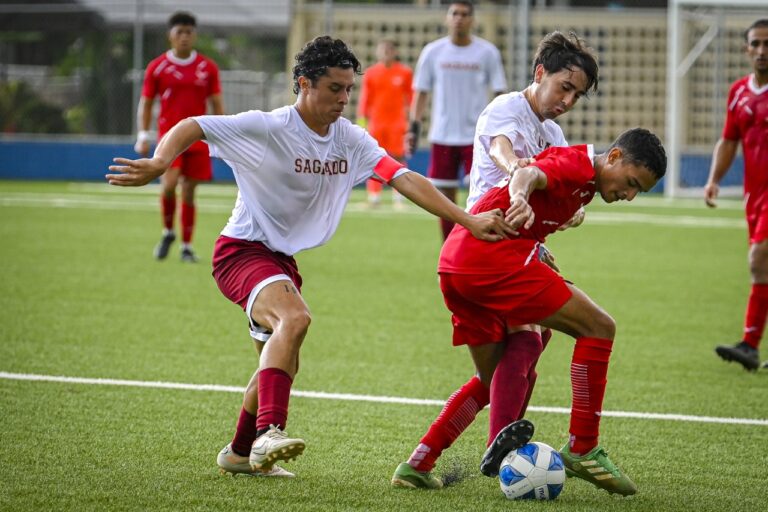 Los Delfines de USC ganan el clásico ante los Gallitos de la UPR Río Piedras en el fútbol