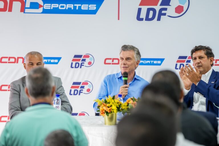 Mauricio Macri visita la LDF: “El fútbol tiene un poder imbatible”